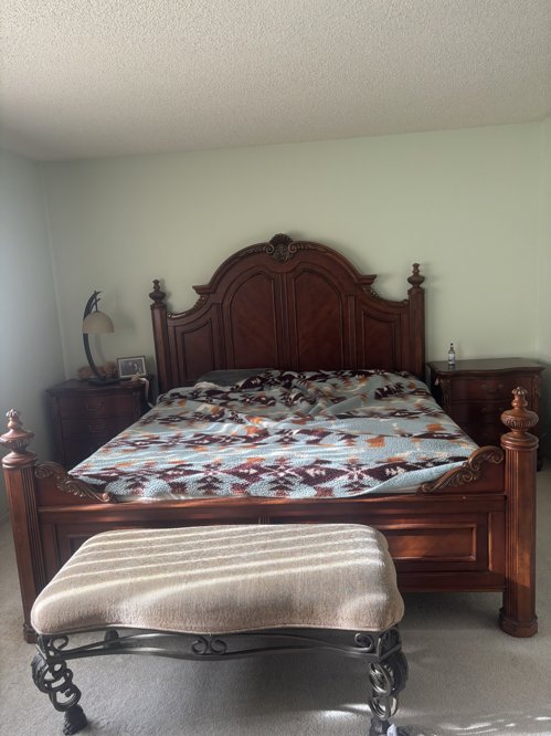 킹사이즈 헤드보드 프레임. 화장대. 티비장