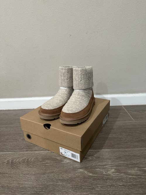 UGG 클래식 미니 카벨 니트 부츠 (여성 사이즈 7)