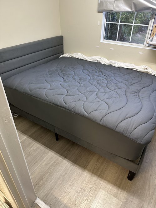퀸사이즈 침대 & 매트리스