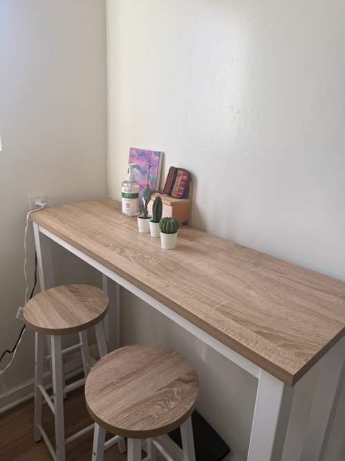 Bar 테이블 팝니다. 의자 포함입니다.