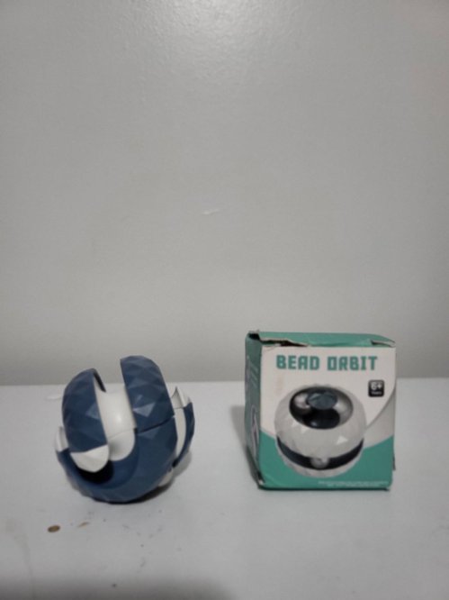 구슬을 움직여 퍼즐을 맞추는 비드 오빗(Bead Orbit) 장난감